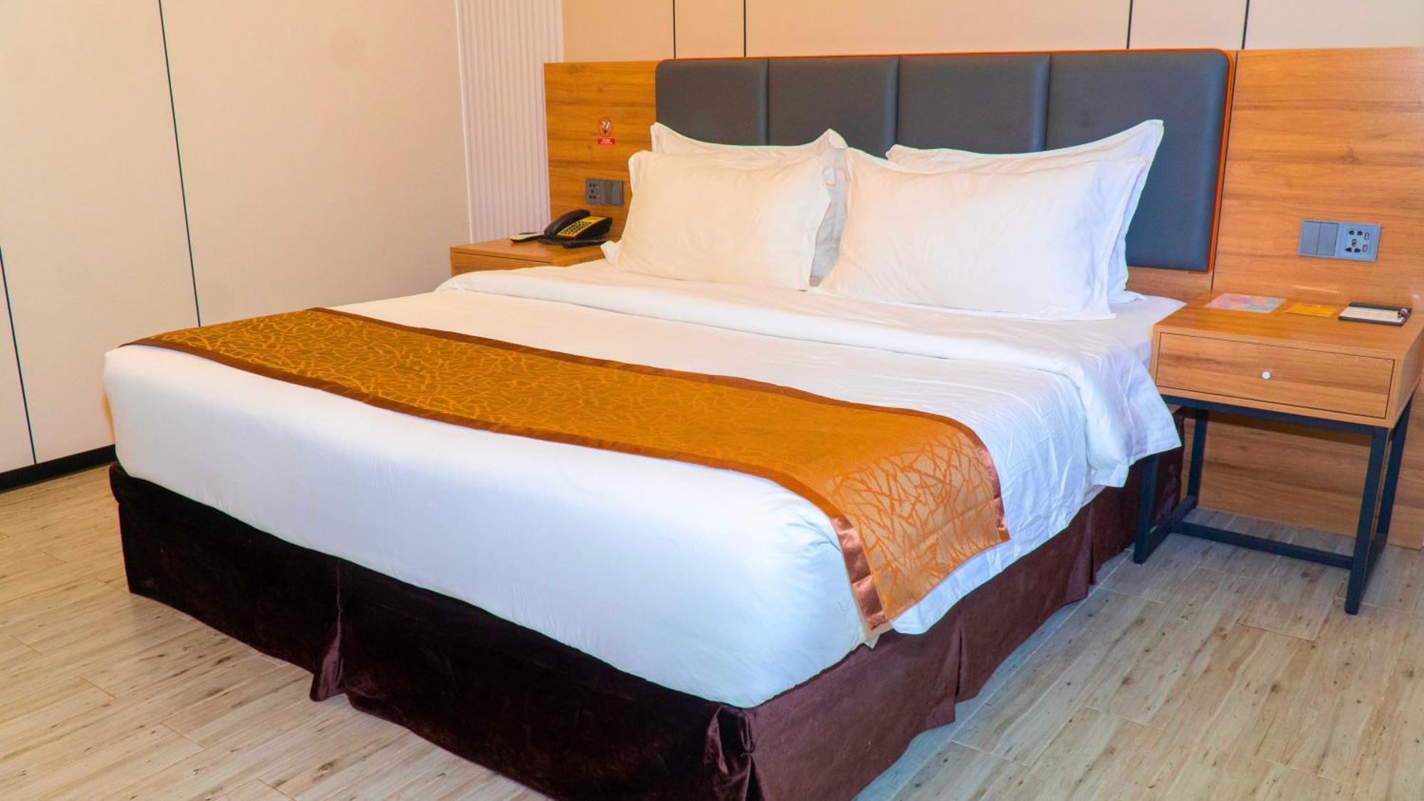 Vienna Hotel 3*